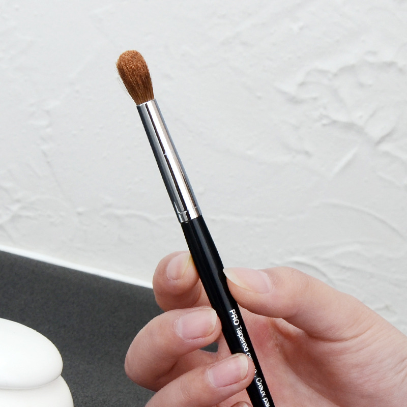 แปรงอายแชโดว์มืออาชีพ Tapered  - Beauty Blender In Makeup บทวิจารณ์และราคา