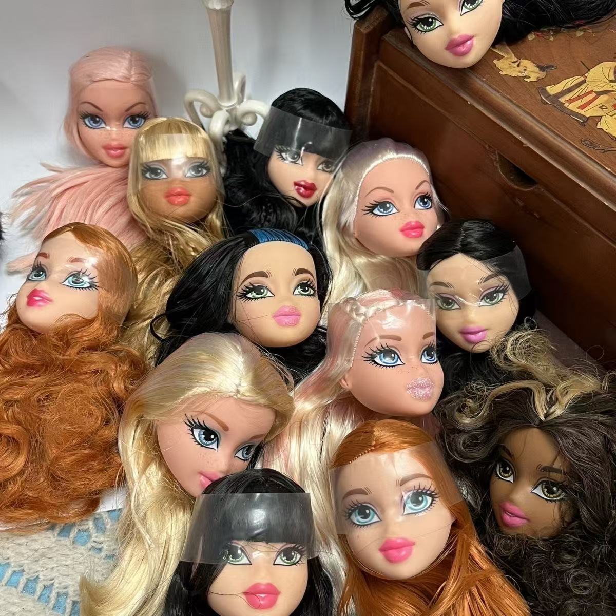 ตุ๊กตาแต่งหน้า Bratzdoll ที่สว - Beauty Y Makeup บทวิจารณ์และราคา